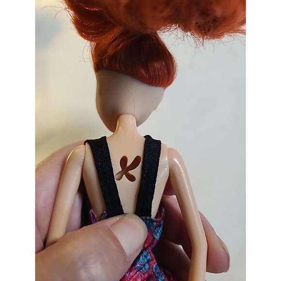 2012 Viacom & Rainbow Winx Club Fashion Fairy Doll Red Hair Sparkling Eye Makeup - Picture 3 of 5